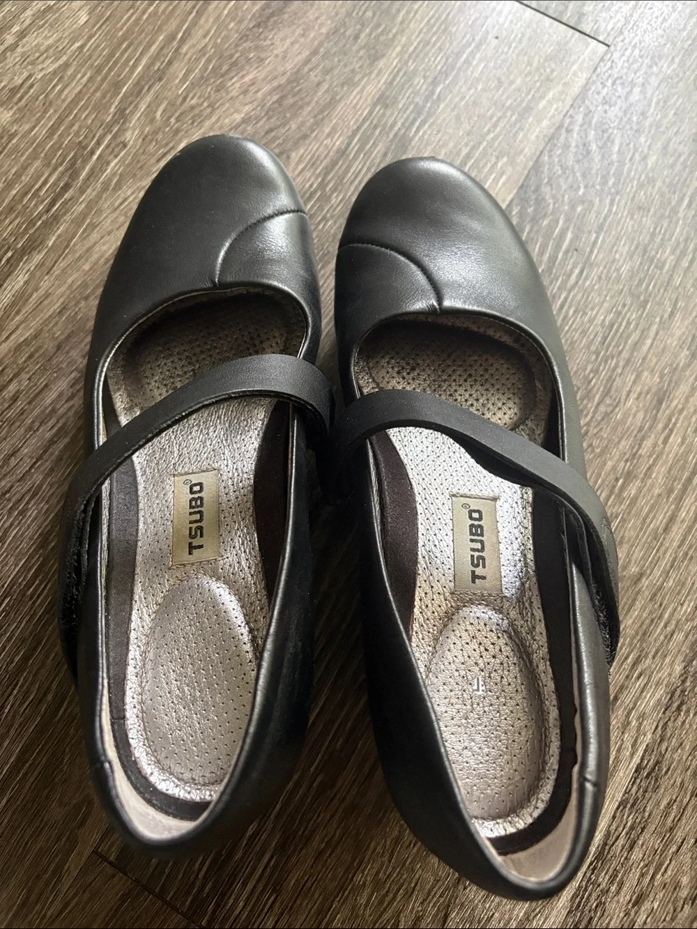 Tsubo Black Mary Jane Wedge Pumps